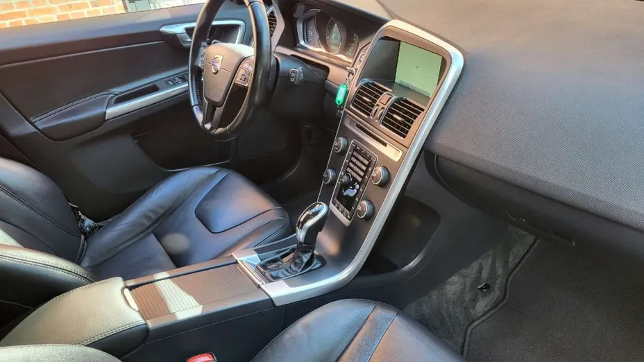 VOLVO XC60 -