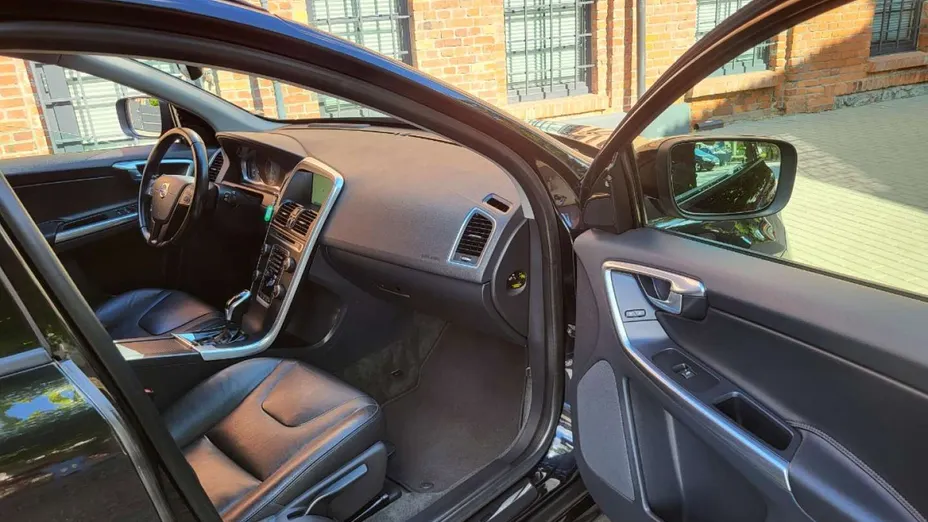VOLVO XC60 -