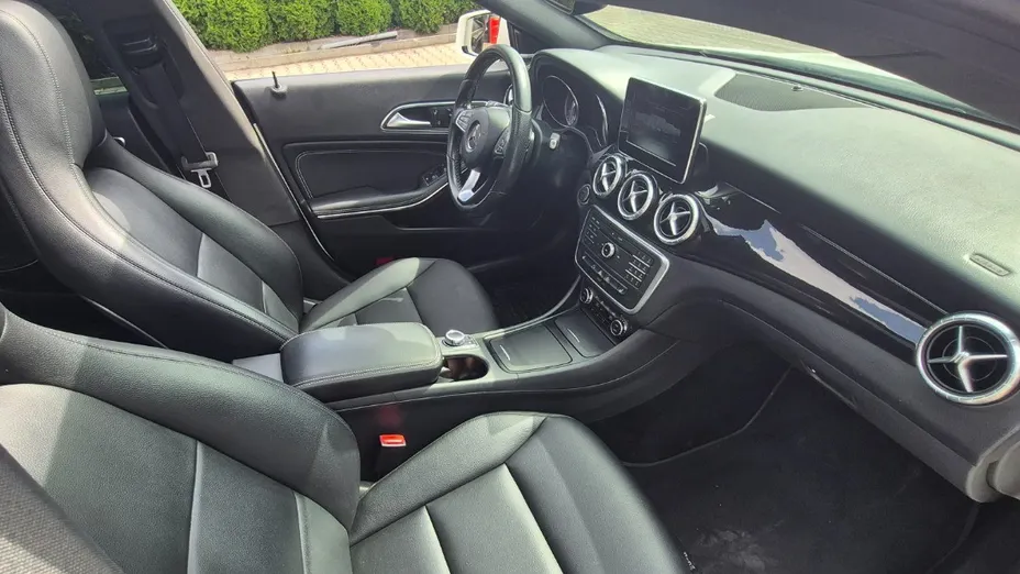 MERCEDES-BENZ CLA -