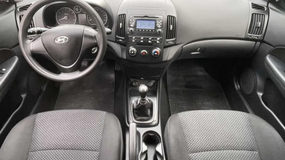 HYUNDAI i30 -