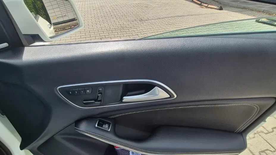 MERCEDES-BENZ CLA -