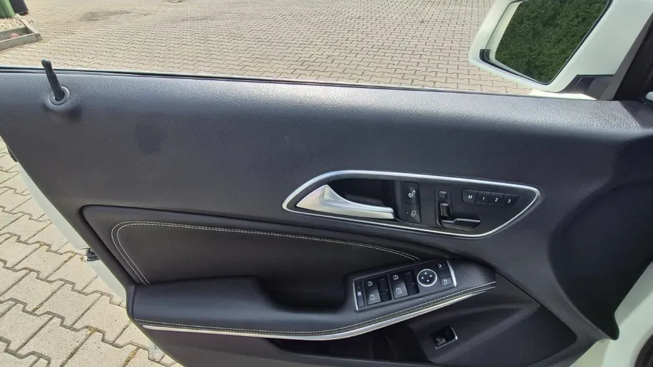MERCEDES-BENZ CLA -