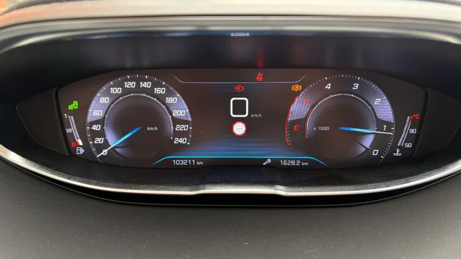 PEUGEOT 5008 -