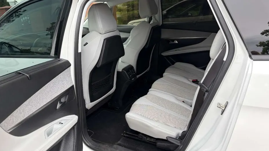 PEUGEOT 5008 -