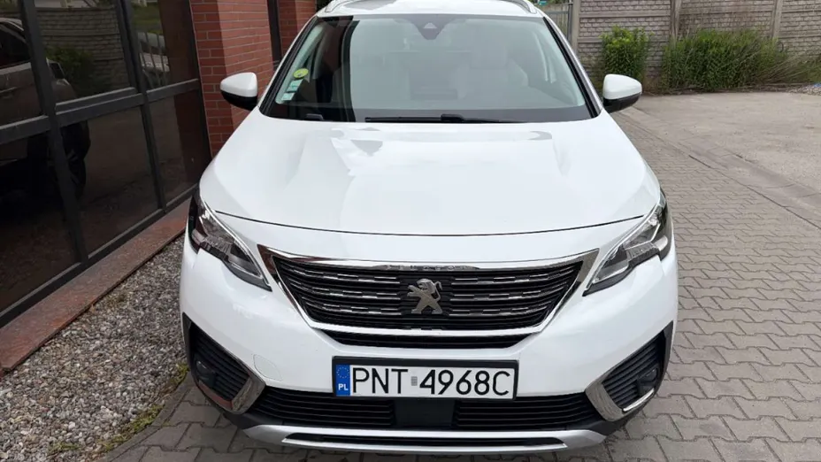 PEUGEOT 5008 -