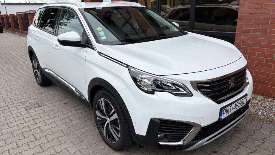 PEUGEOT 5008 -