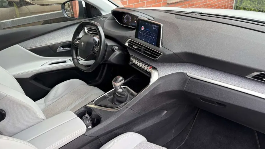 PEUGEOT 5008 -