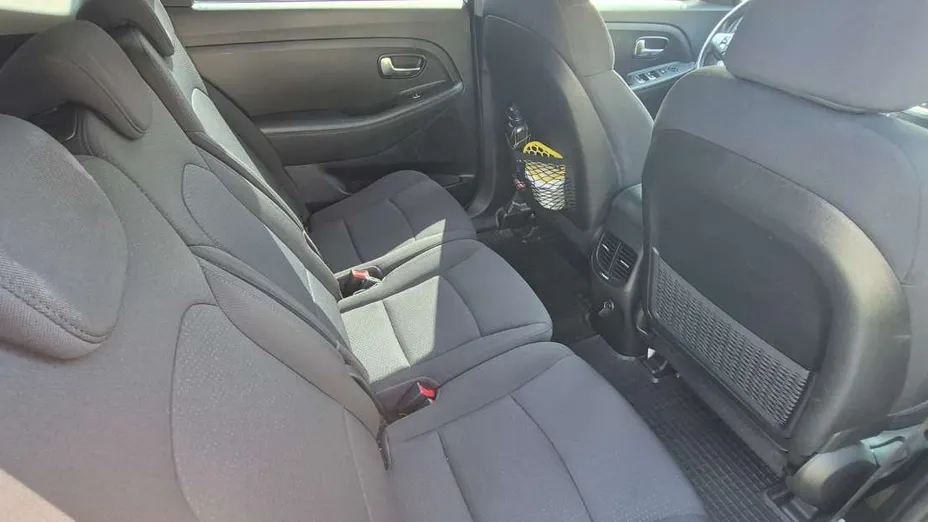 KIA Carens -