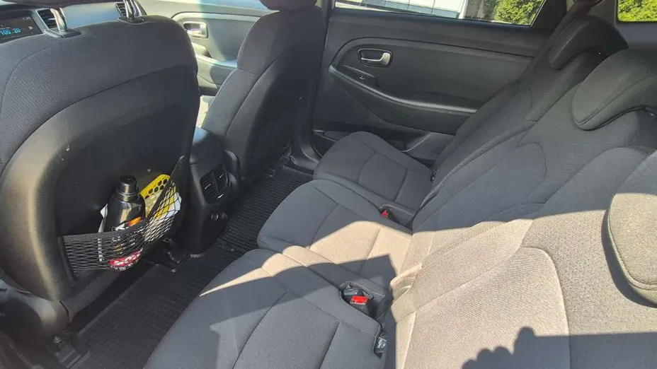 KIA Carens -