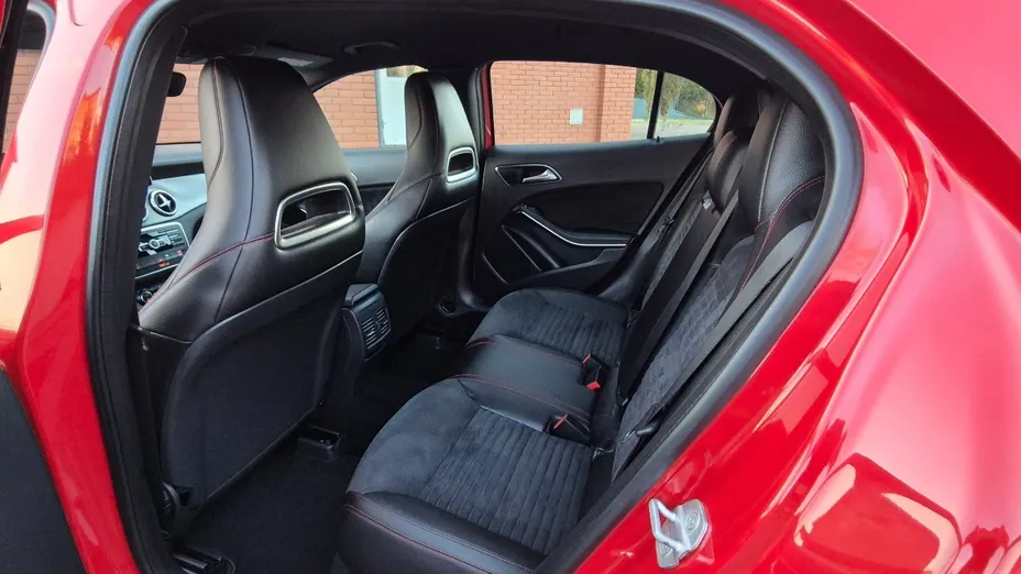 MERCEDES-BENZ GLA -