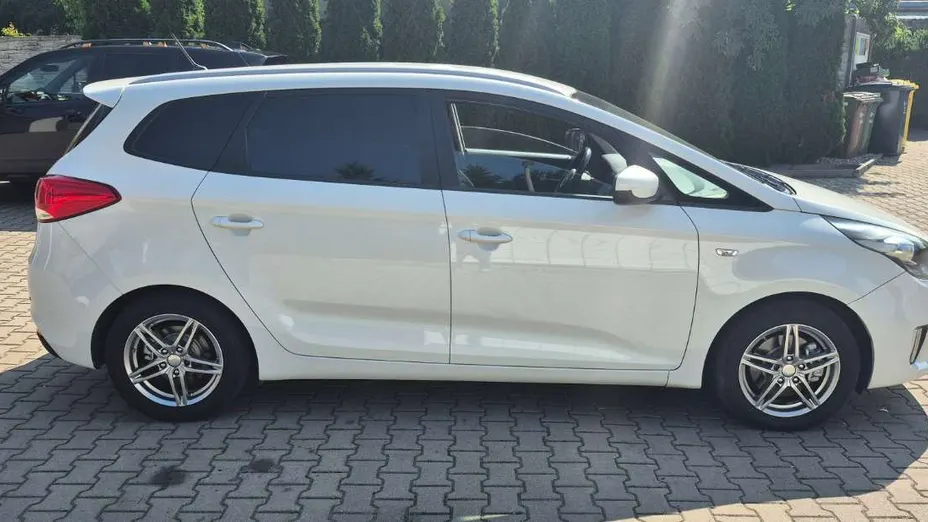 KIA Carens -