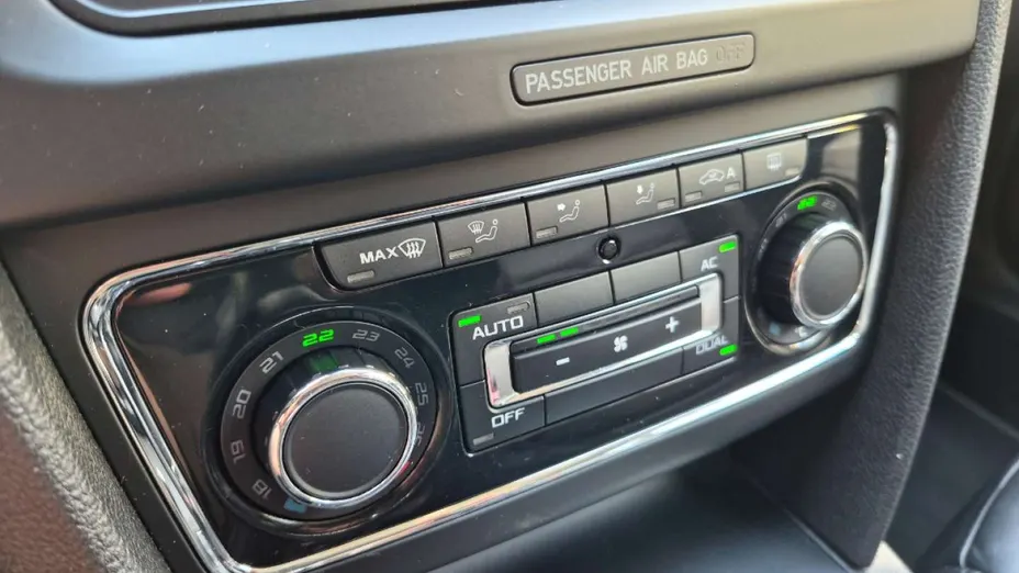SKODA Superb -