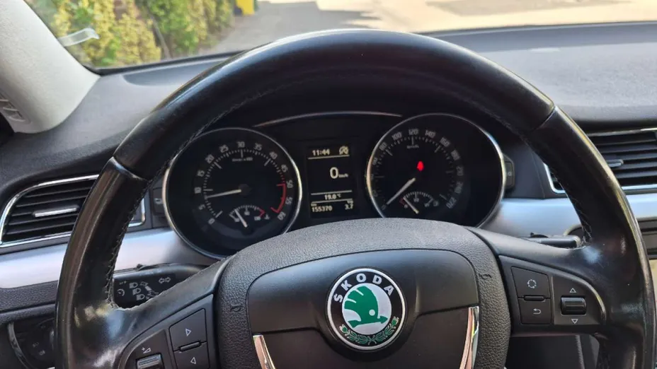 SKODA Superb -