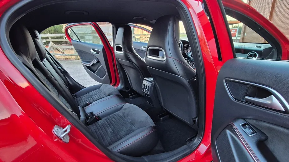 MERCEDES-BENZ GLA -