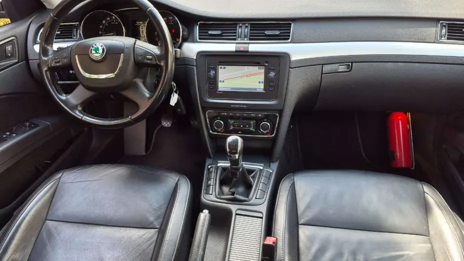 SKODA Superb -