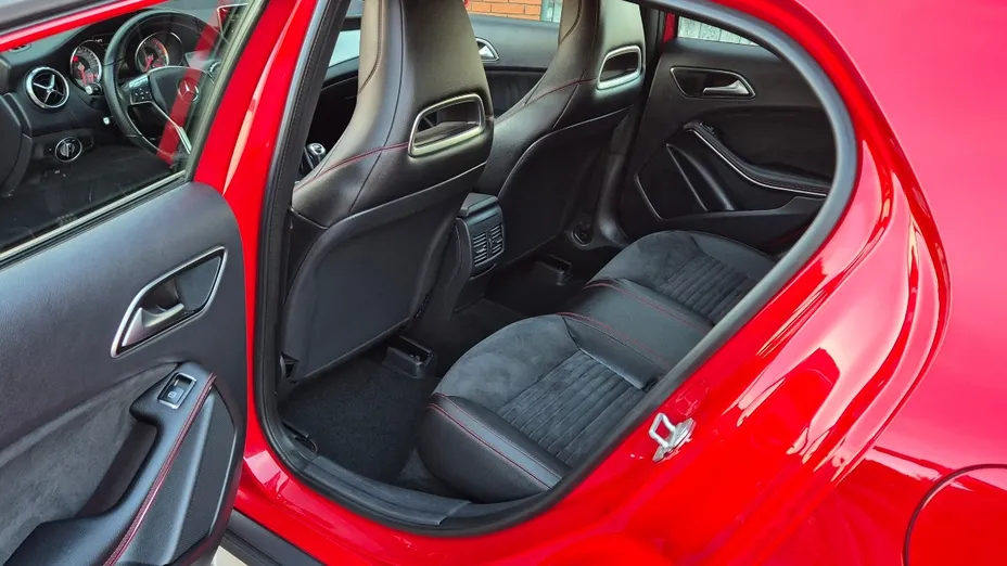 MERCEDES-BENZ GLA -