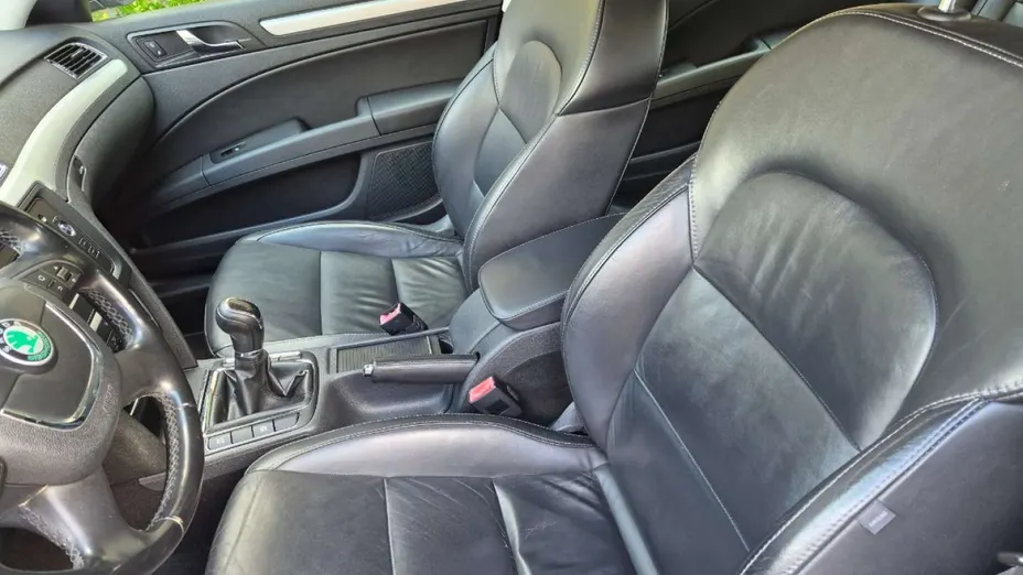 SKODA Superb -