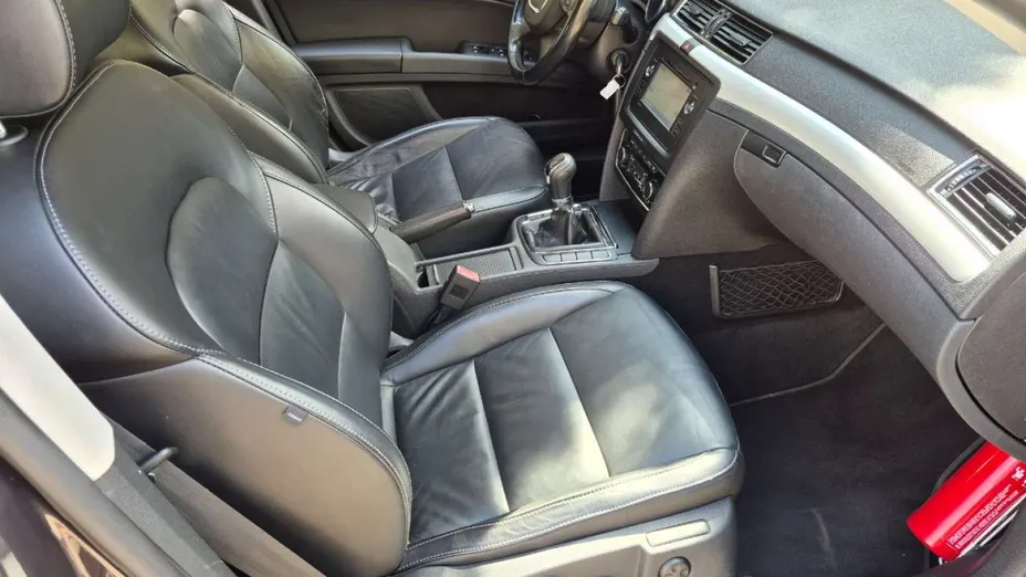 SKODA Superb -