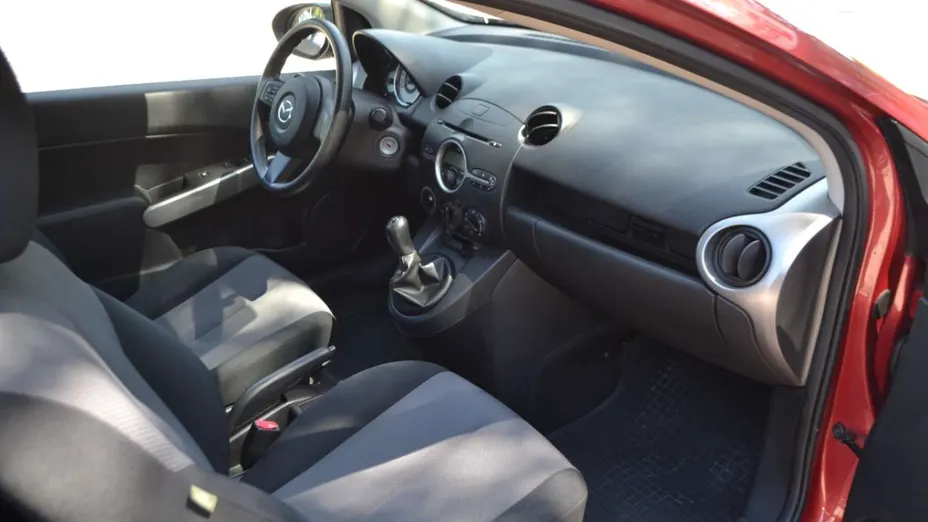 MAZDA 2 -