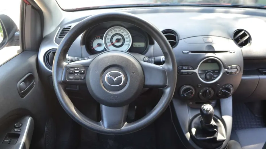 MAZDA 2 -
