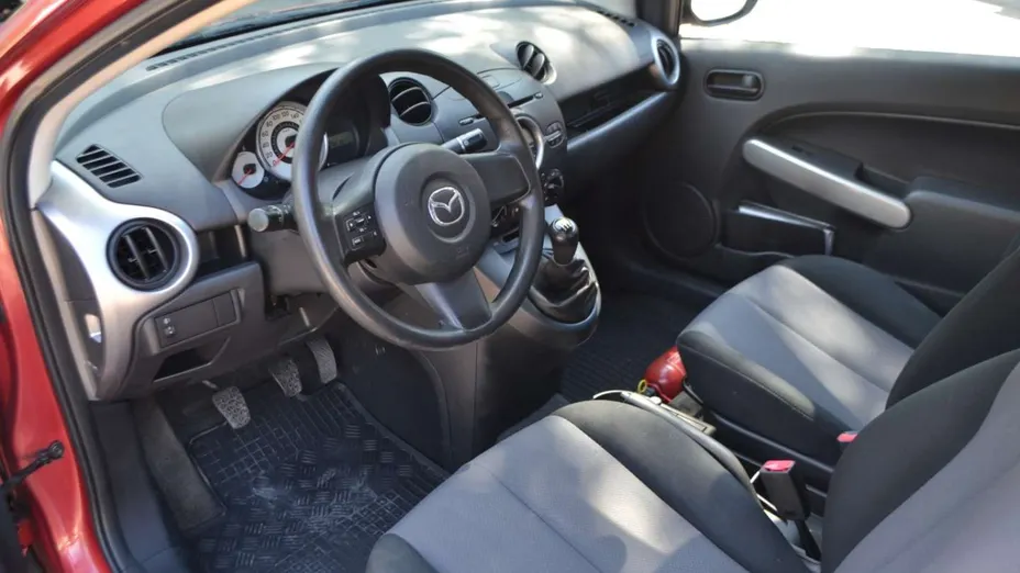 MAZDA 2 -