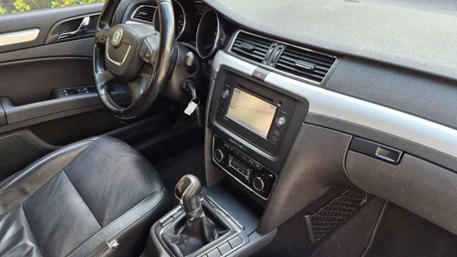 SKODA Superb -
