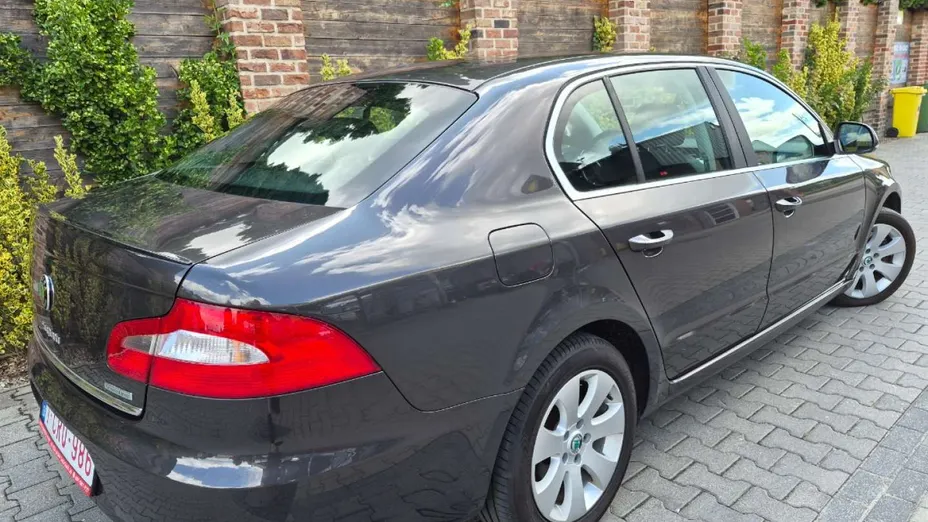 SKODA Superb -