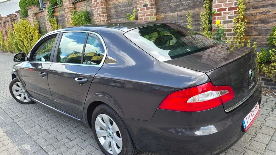 SKODA Superb -