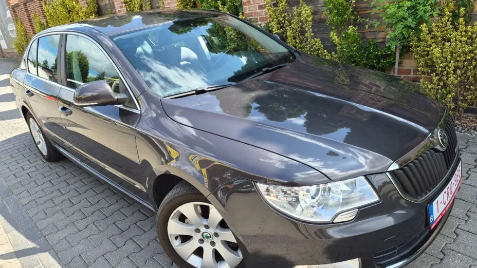 SKODA Superb -