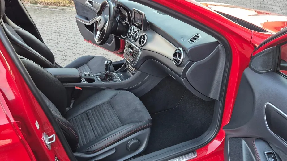 MERCEDES-BENZ GLA -