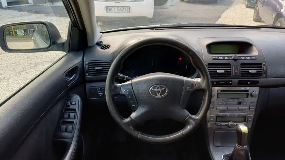 TOYOTA Avensis -