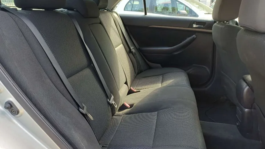 TOYOTA Avensis -