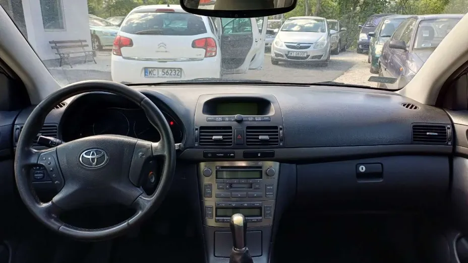 TOYOTA Avensis -
