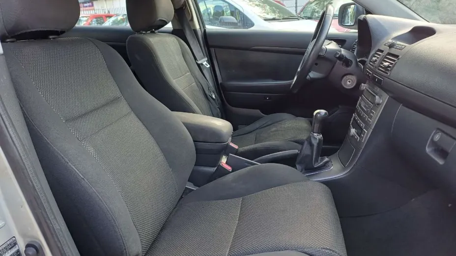 TOYOTA Avensis -