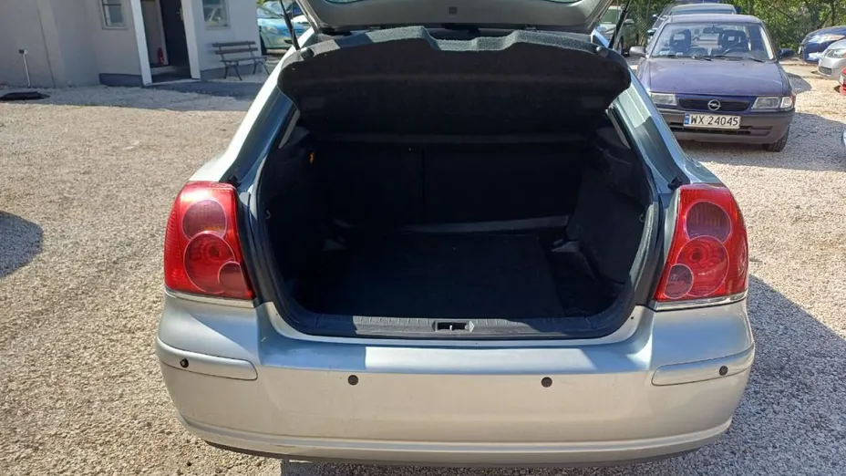 TOYOTA Avensis -