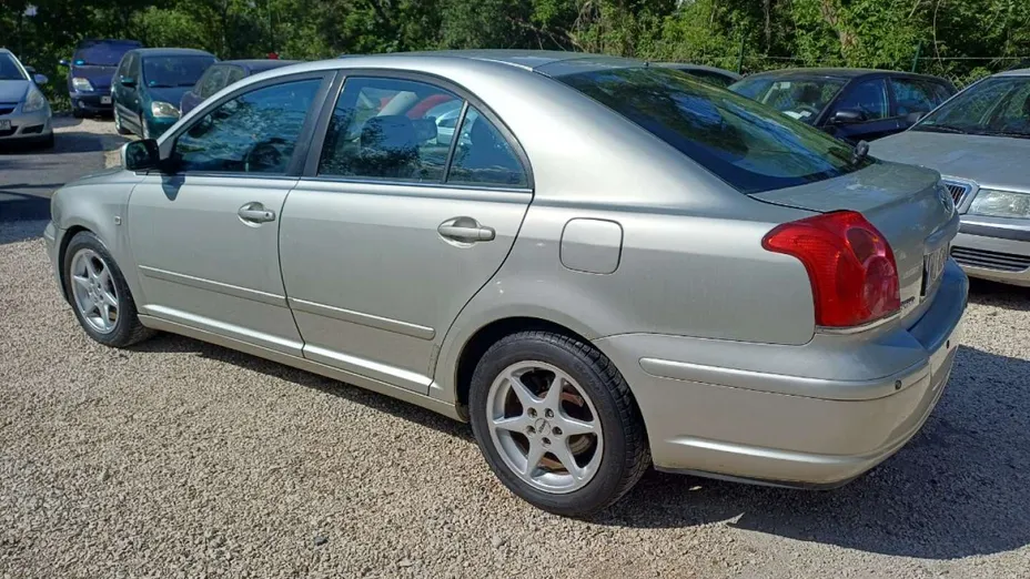 TOYOTA Avensis -