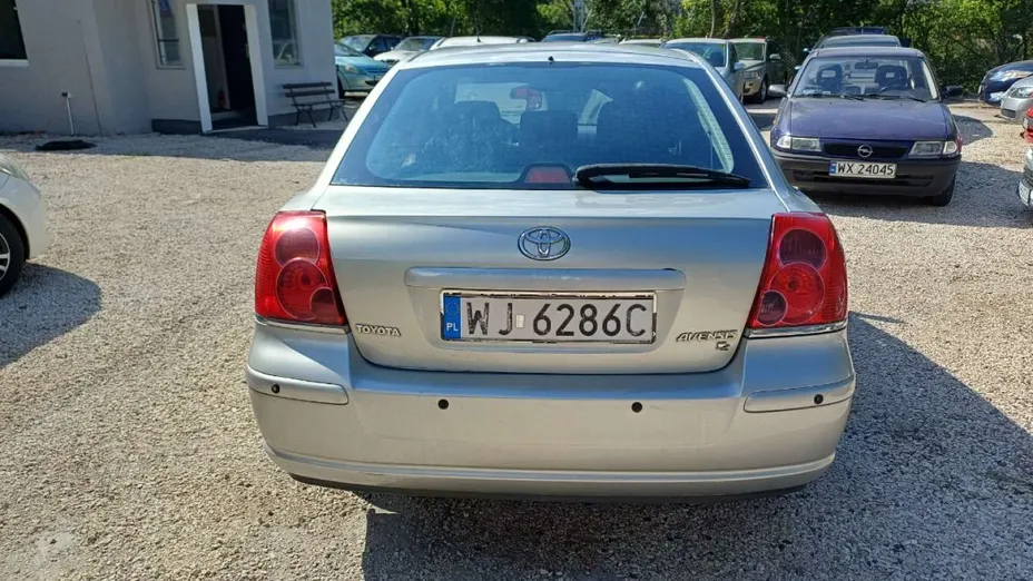 TOYOTA Avensis -