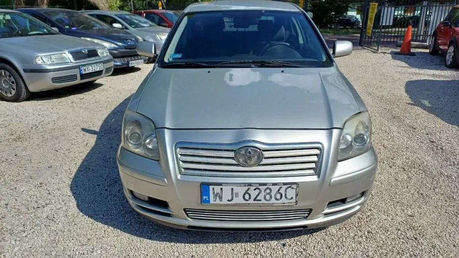 TOYOTA Avensis -