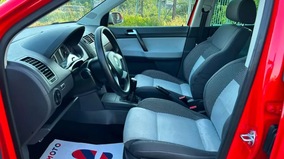 VOLKSWAGEN Polo -