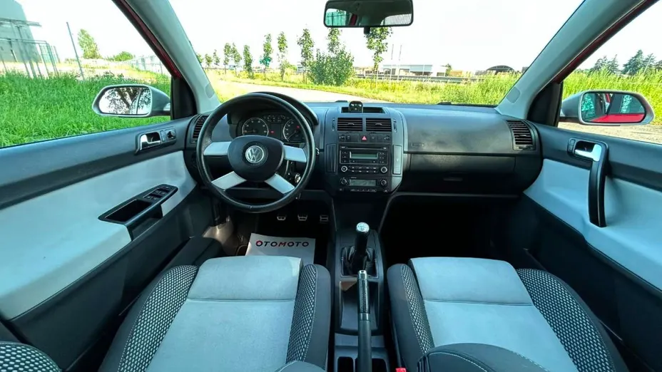 VOLKSWAGEN Polo -