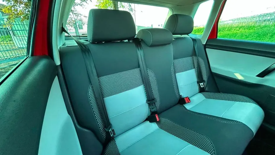VOLKSWAGEN Polo -