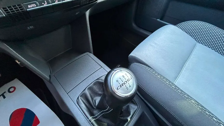 VOLKSWAGEN Polo -