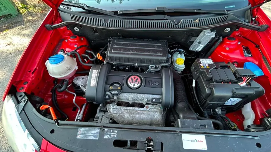 VOLKSWAGEN Polo -