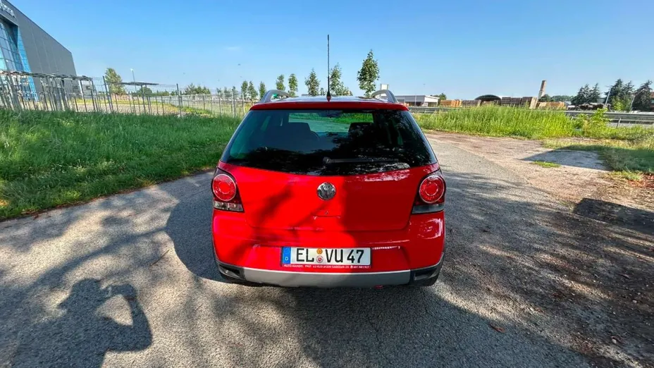 VOLKSWAGEN Polo -