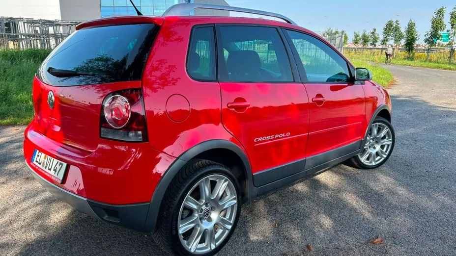 VOLKSWAGEN Polo -