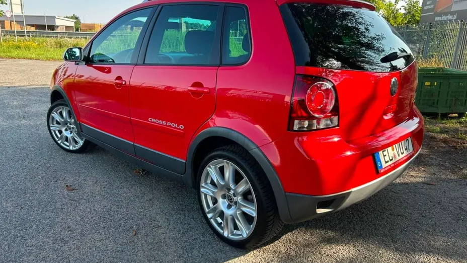 VOLKSWAGEN Polo -