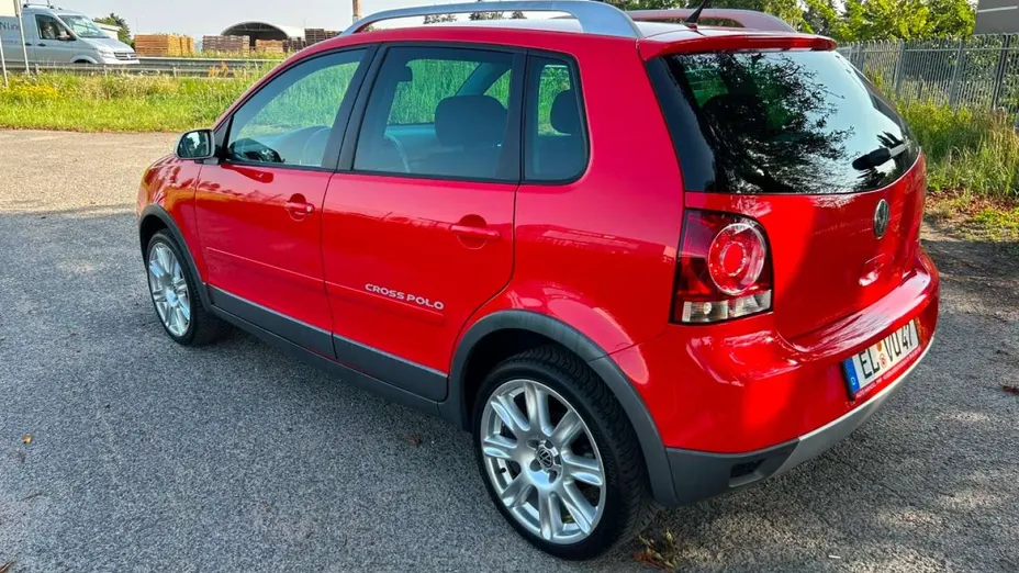 VOLKSWAGEN Polo -