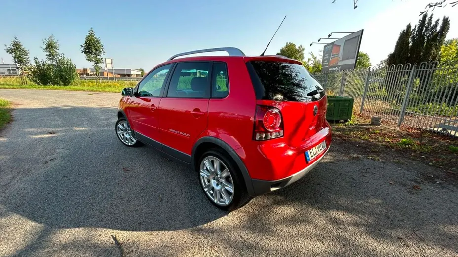 VOLKSWAGEN Polo -