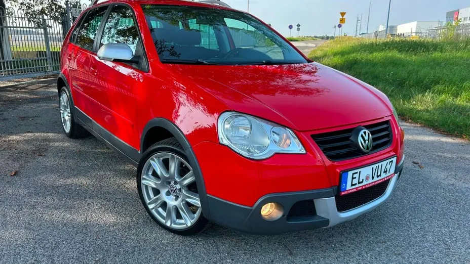 VOLKSWAGEN Polo -