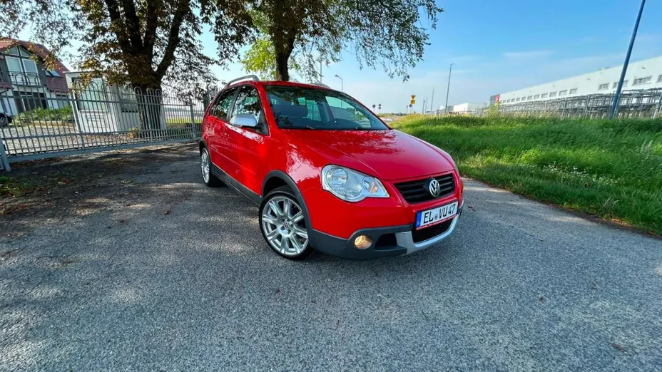 VOLKSWAGEN Polo -